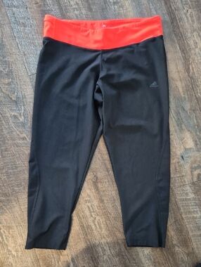 Adidas Black Capri Leggings with Bright Coral Waistband Women Size Medium